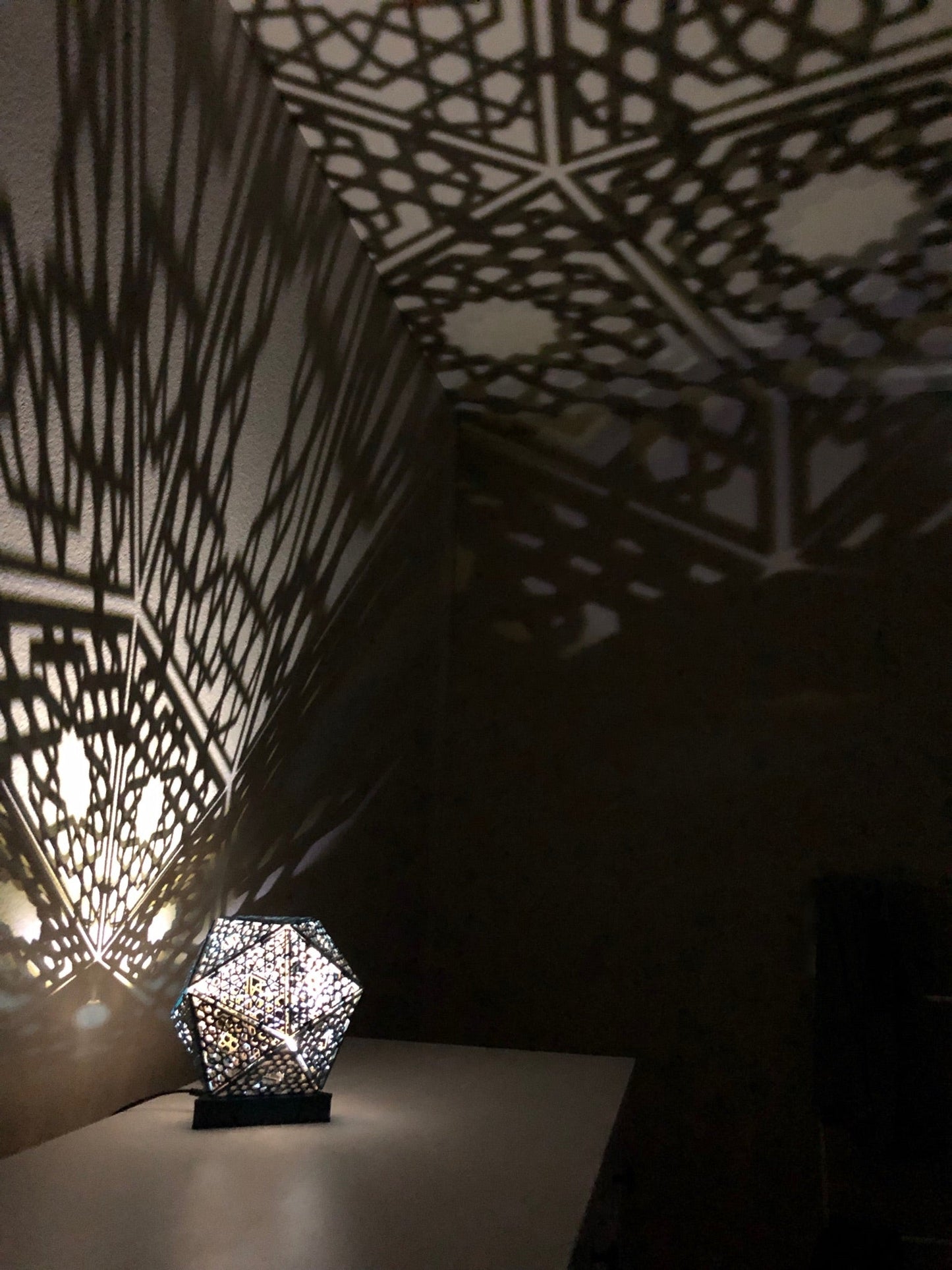 Jaalihedra™ Lamp "Hex"