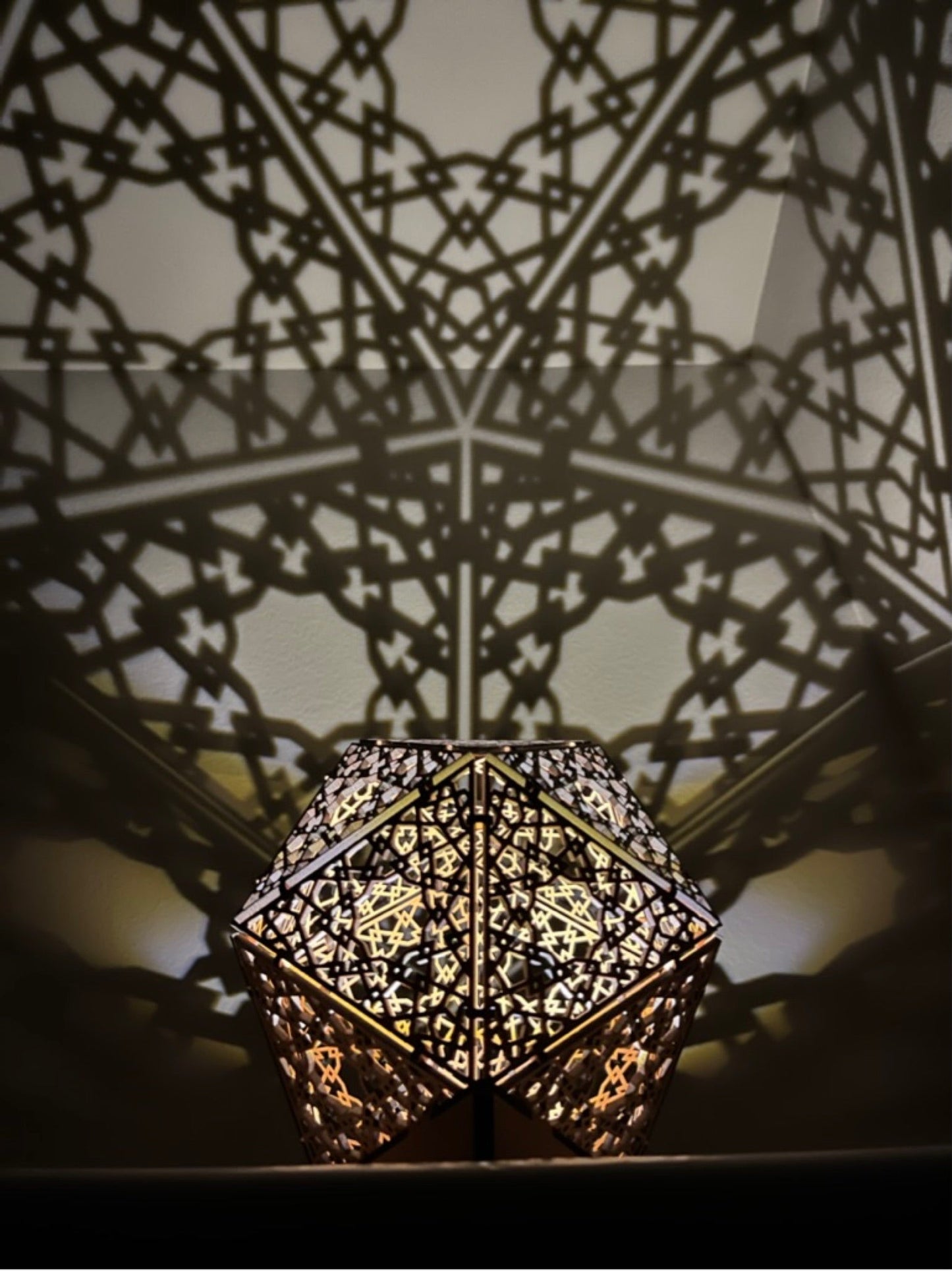 Jaalihedra™ Lamp "Kites"